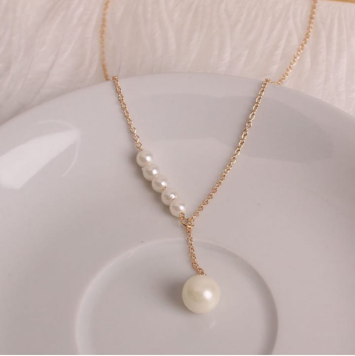 Golden / Silver Stylish Clavicle Pendent