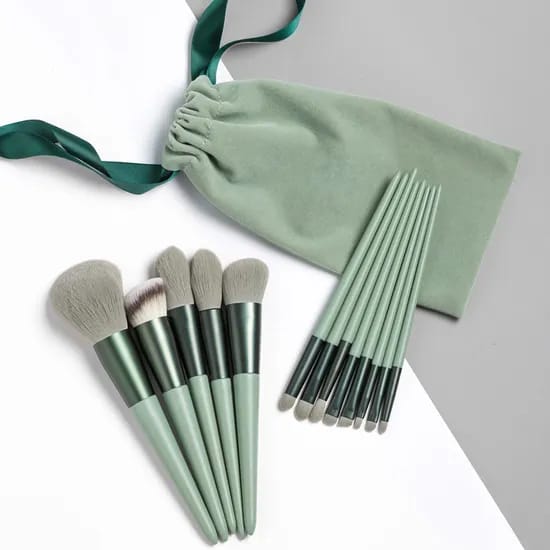 13 Piece Makeup Brush Set With Matching Storage Pouch